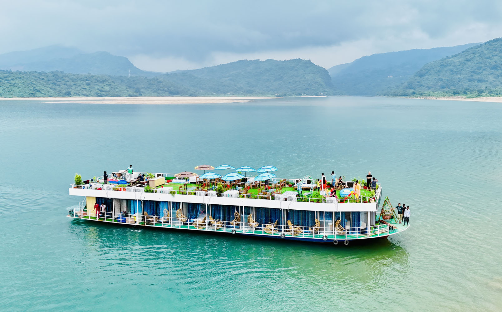 টাঙ্গুয়ার হাওরে ফুল বোট রিজার্ভ