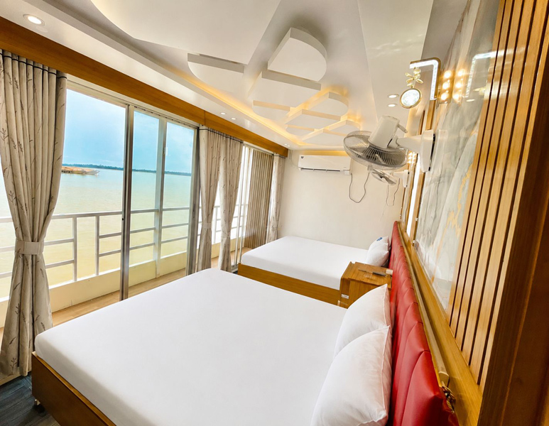The CANVAS Luxury HouseBoat