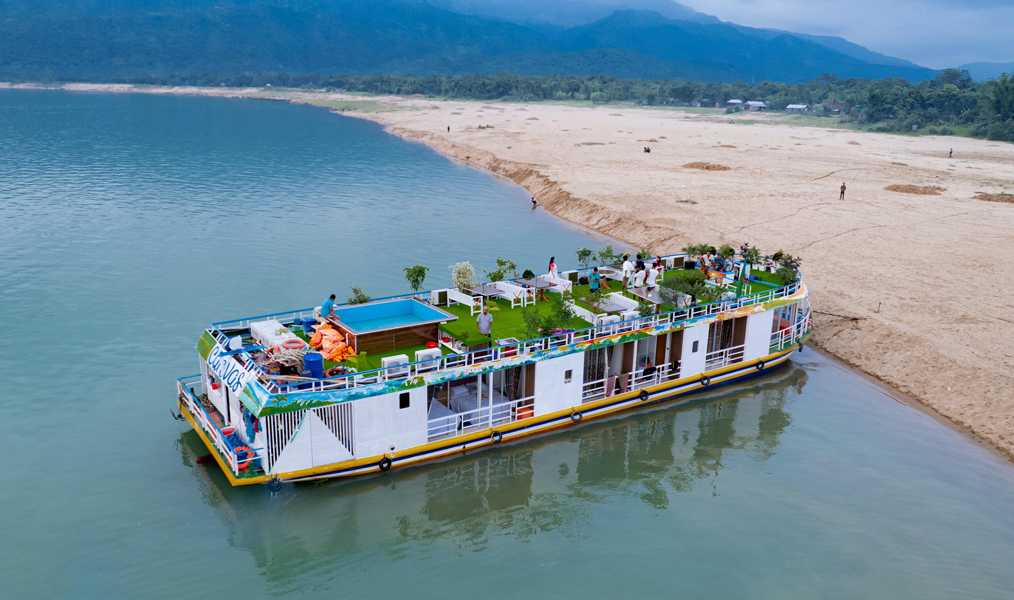 The Captain Luxury House Boat