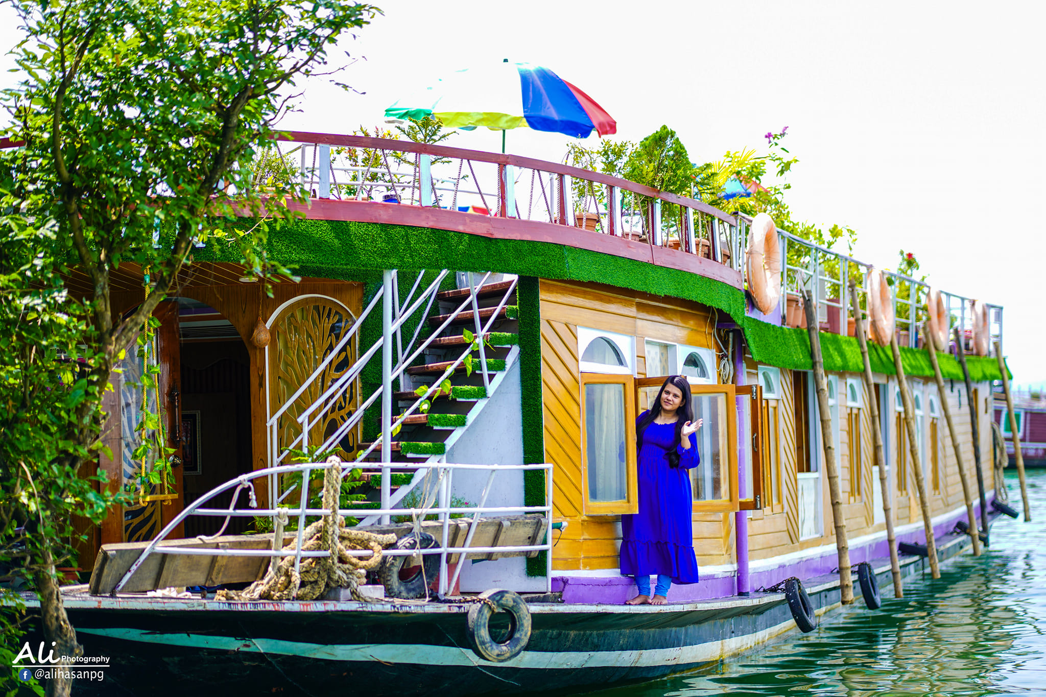 The Captain Luxury House Boat