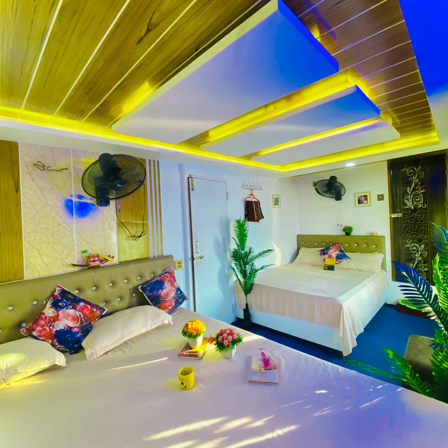 The Captain Luxury House Boat
