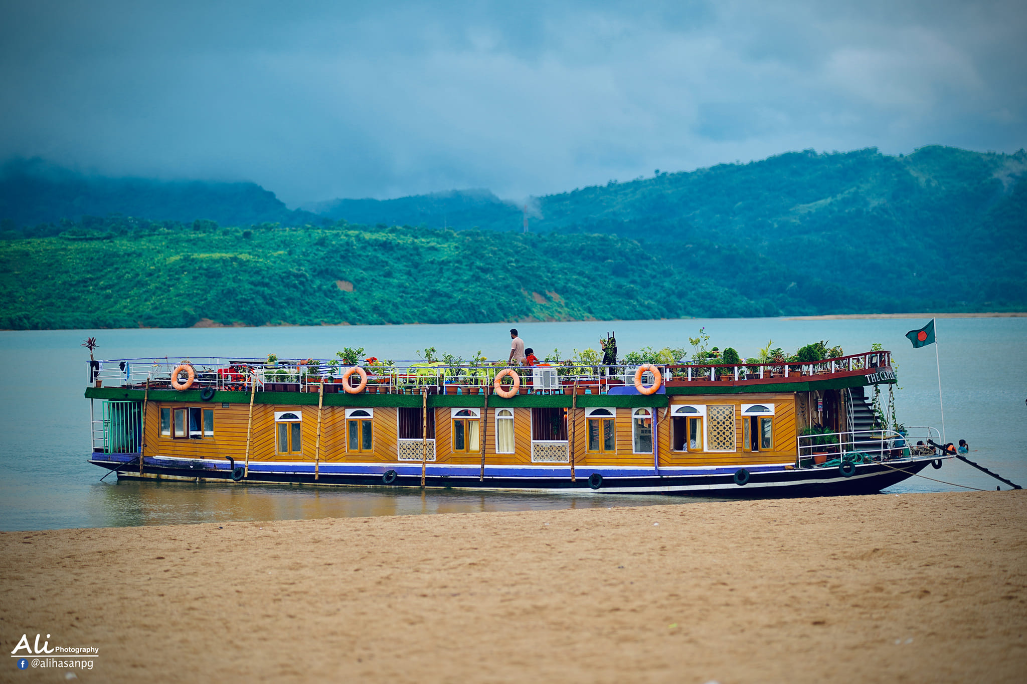 The Captain Luxury House Boat